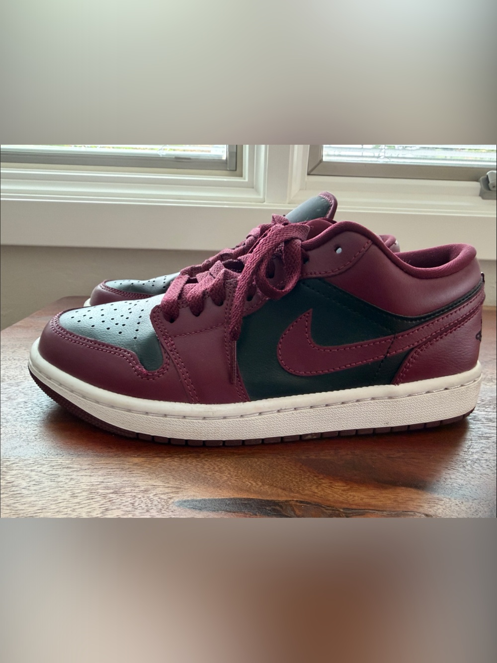Air Jordan 1 Low in Dark Beetroot
